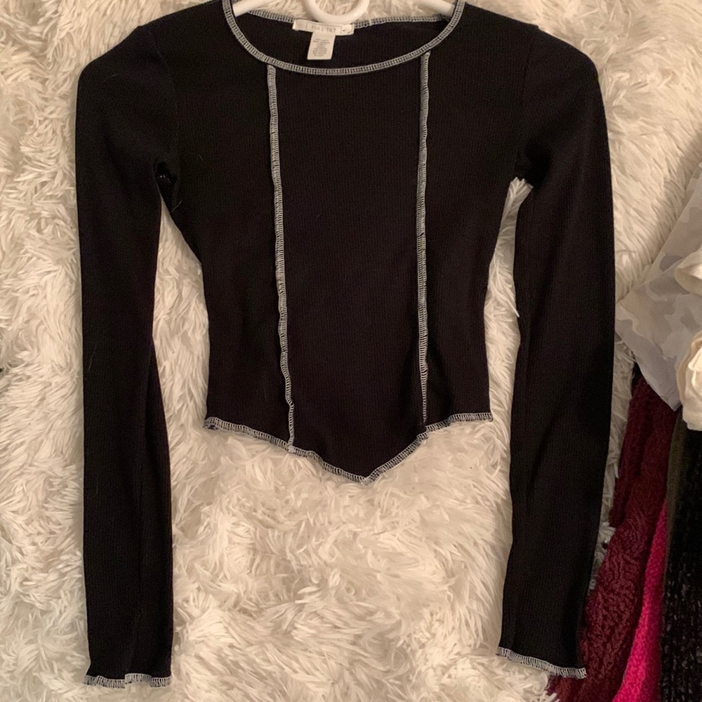 Tillys Full Tilt cropped black long sleeve with white stitching